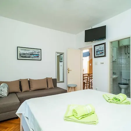 Nikolina Lu - Two-bedroom With Terrace