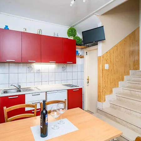 Nikolina Lu - Two-bedroom With Terrace *