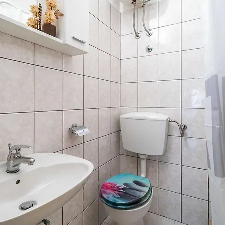 Nikolina Lu - Two-bedroom With Terrace