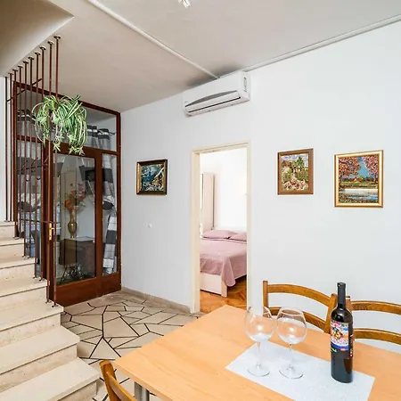 Nikolina Lu - Two-bedroom With Terrace * Lumbarda