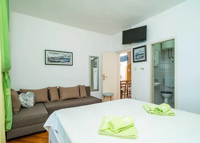 Nikolina Lu - Two-bedroom With Terrace