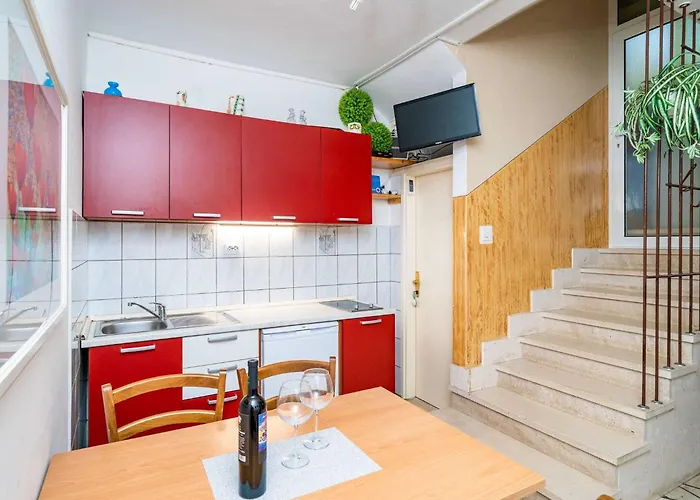 Nikolina Lu - Two-bedroom With Terrace *