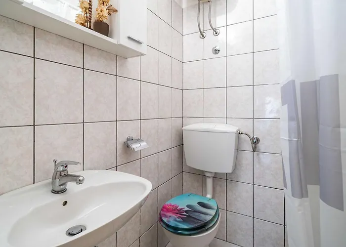 Nikolina Lu - Two-bedroom With Terrace